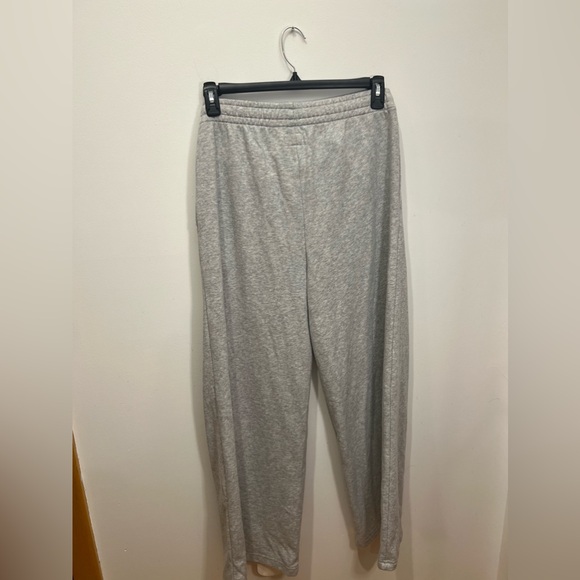 Women’s wide leg grey sweatpants size medium, never worn, American Eagle - Picture 3 of 3